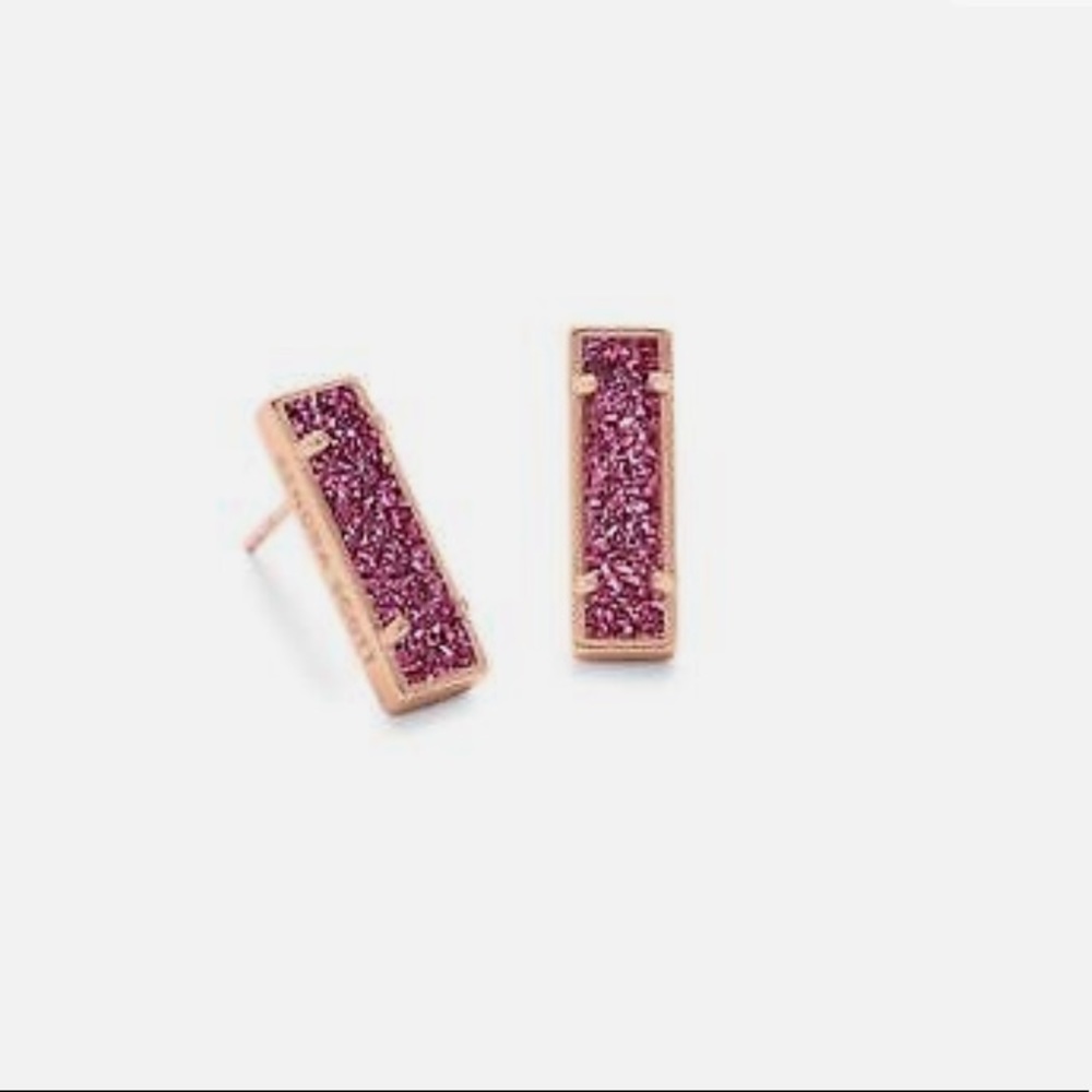 Kendra Scott lady stud earrings
